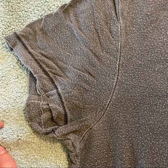 URBAN OUTFITTERS Distressed Tee - Picture 4 of 6